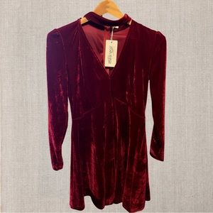 ThinIce Women's Chocker V-Neck Velvet Elegant Long Sleeve Dress, Wine Red, Med